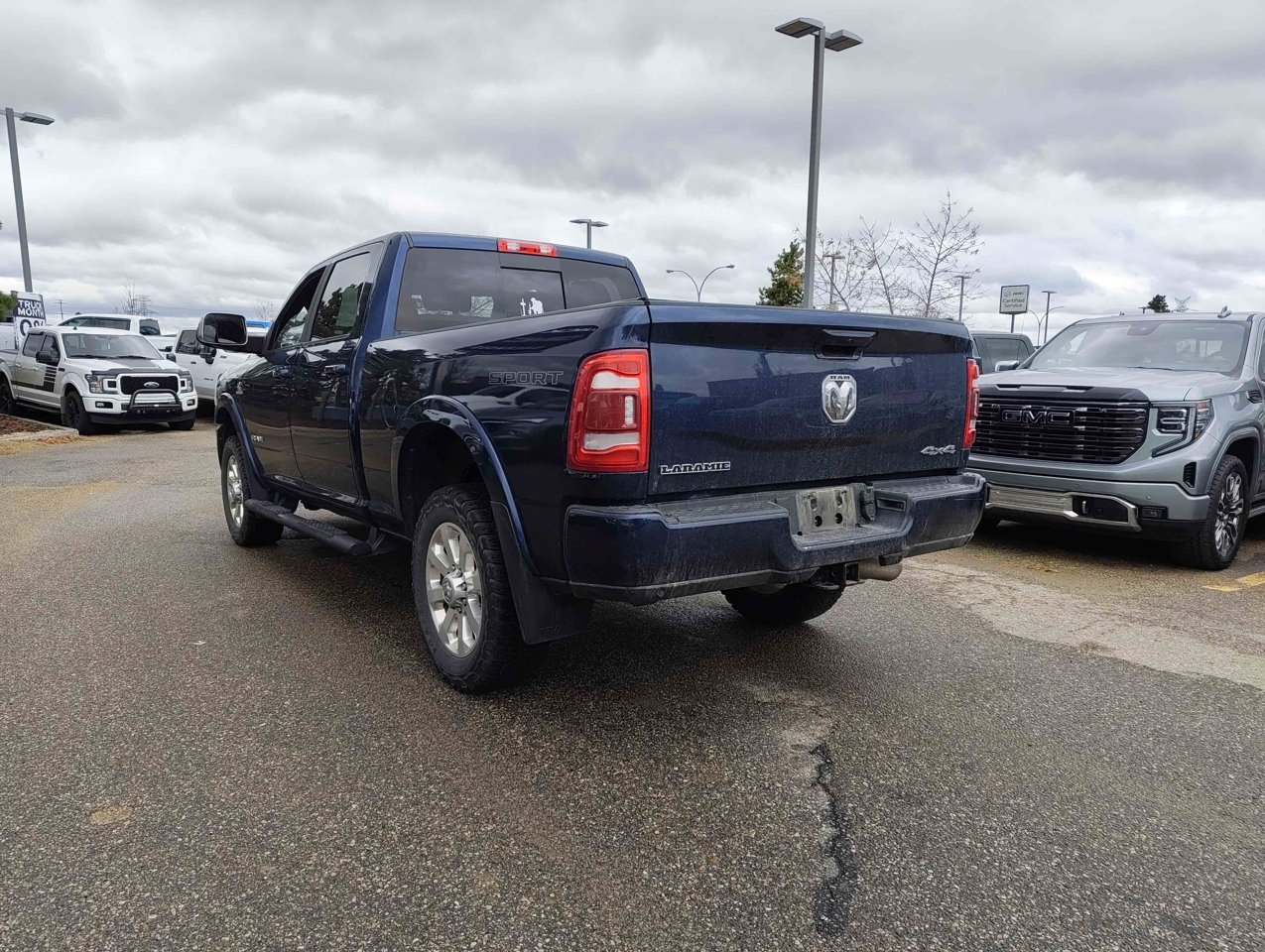 2022 Ram 3500 Laramie 4x4 Crew Cab 6'4 Box Blue Sherwood Park - photo #4