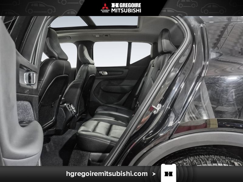 2023 Volvo XC40 Black Laval - photo #27