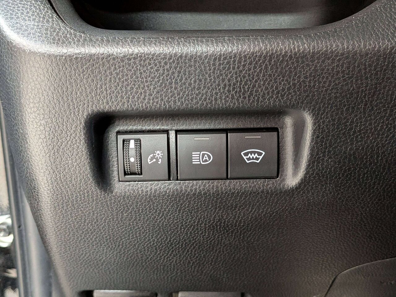 Toyota RAV4 LE AWD 2024 Noir Val-David - photo #28