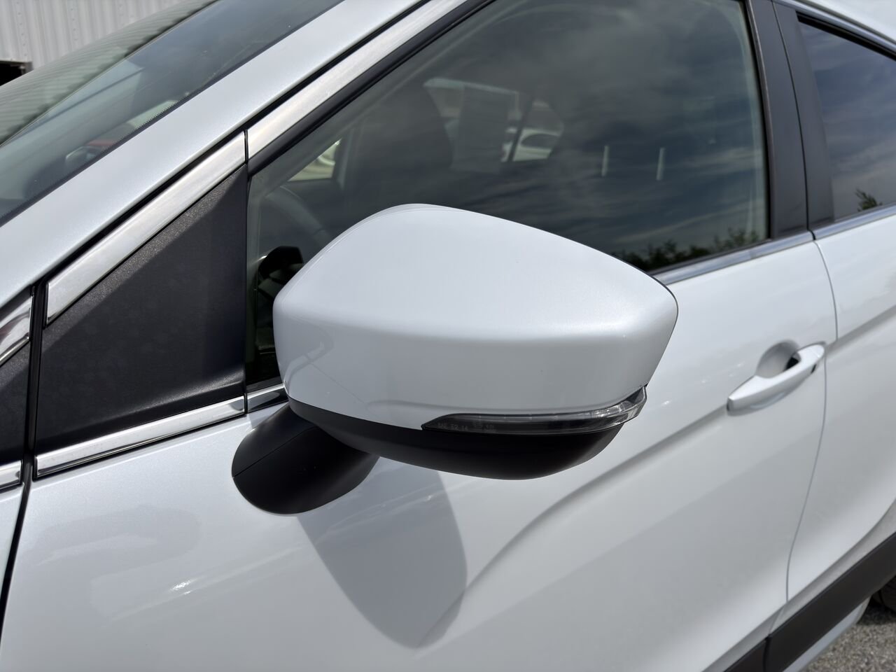 2023 Mitsubishi Eclipse Cross White Thetford Mines - photo #8