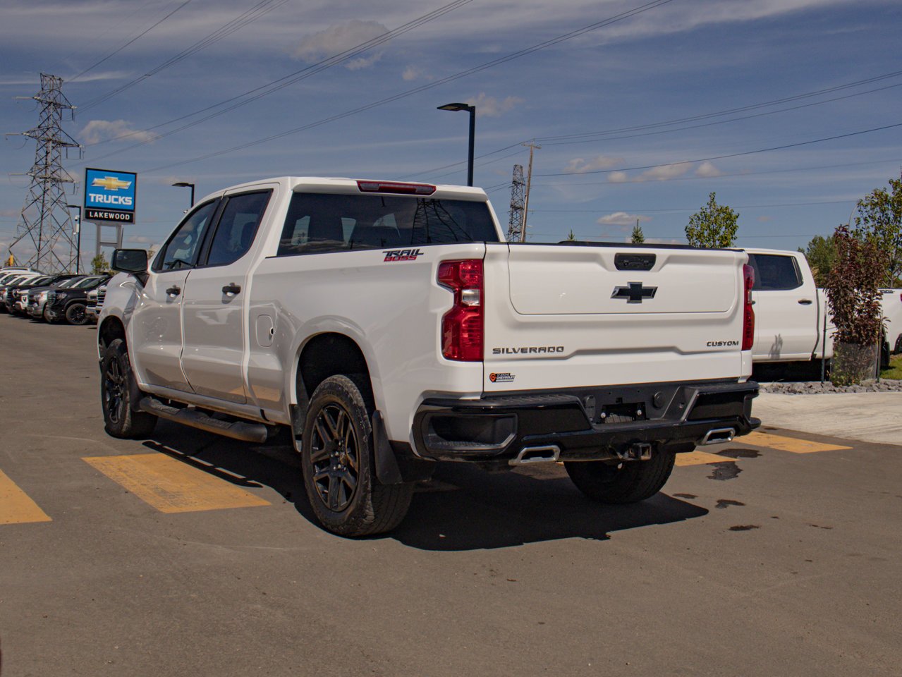 2024 Chevrolet Silverado 1500 4WD Crew Cab 147 Custom Trail Boss White Sherwood Park - photo #7