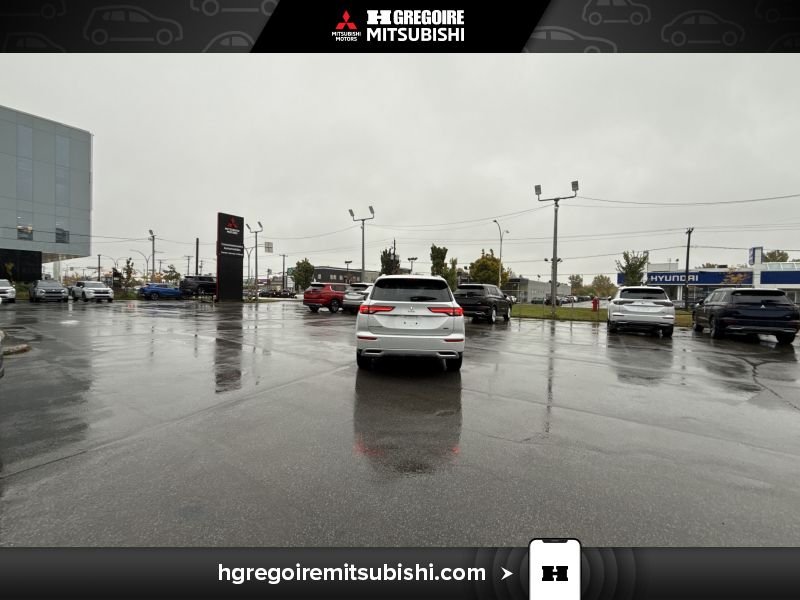 2024 Mitsubishi Outlander White Laval - photo #8