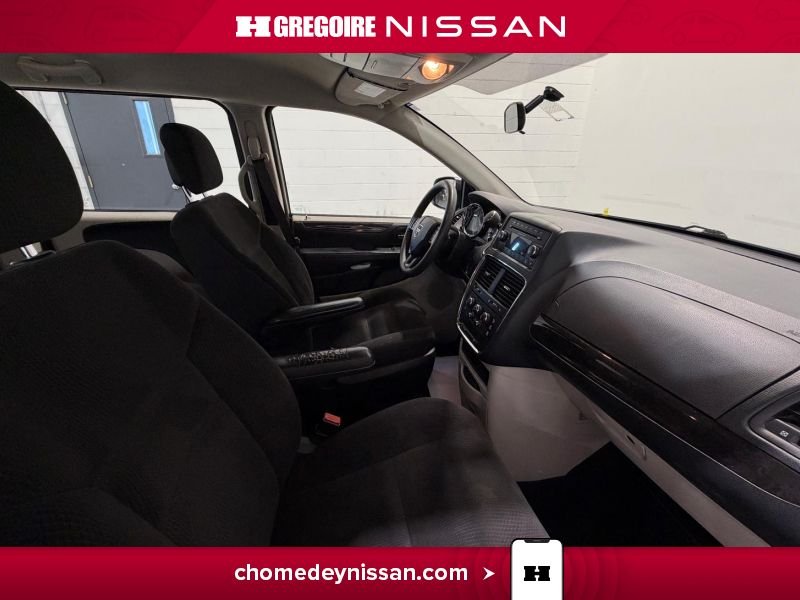 2017 Dodge GR Caravan Grey Laval - photo #21