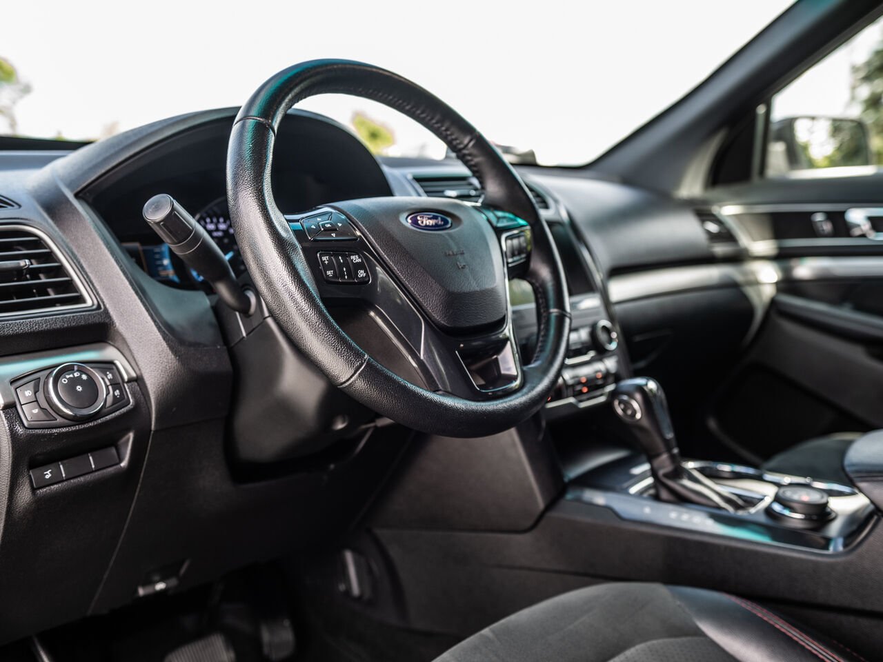 2019 Ford Explorer White Sainte-Julienne - photo #10