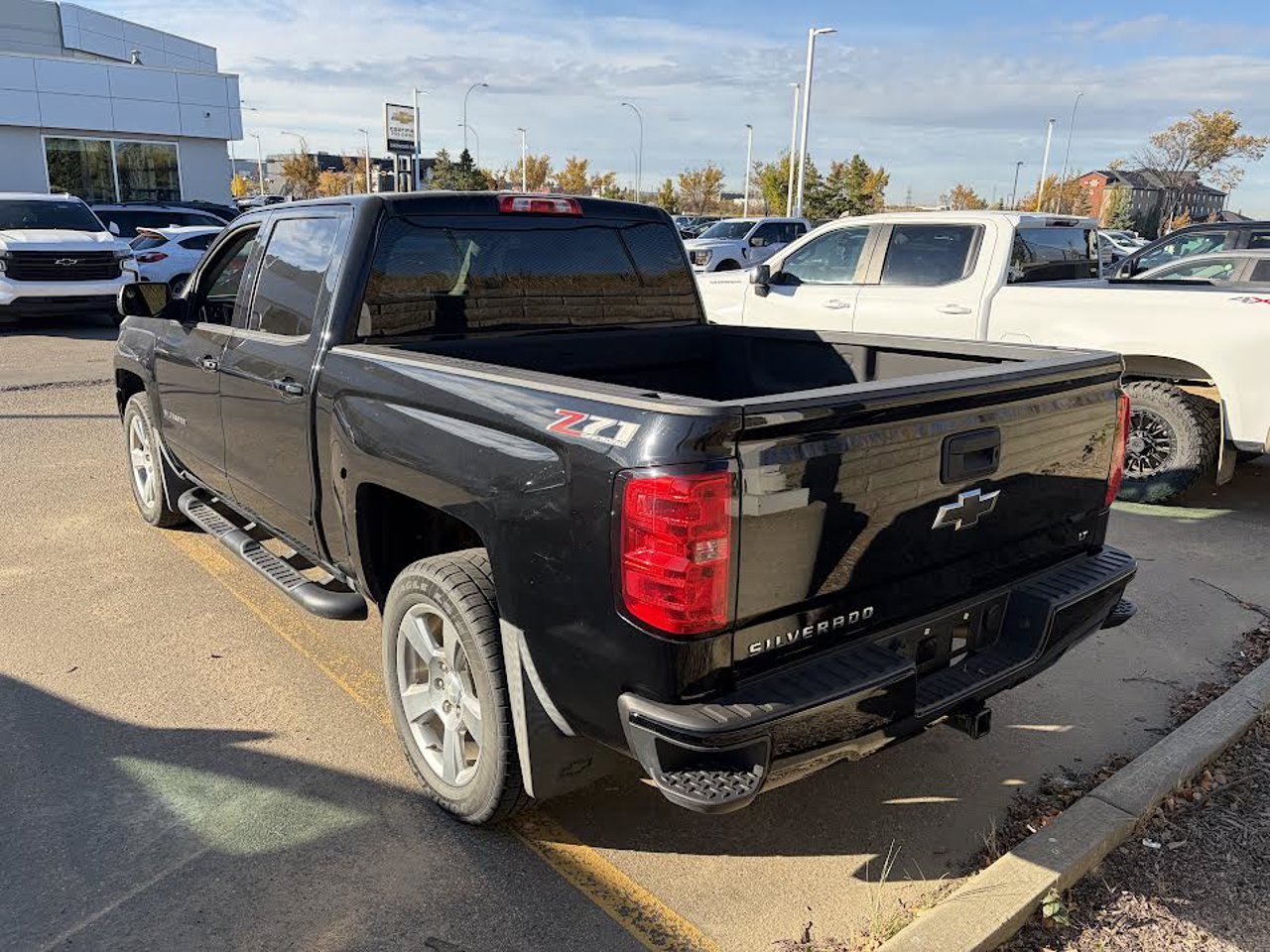 2018 Chevrolet Silverado 1500 4WD Crew Cab 143.5 LT w/1LT Black Sherwood Park - photo #3