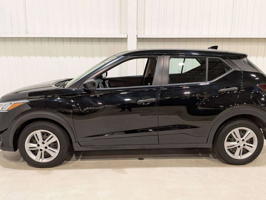 2024 Nissan Kicks S FWD Black