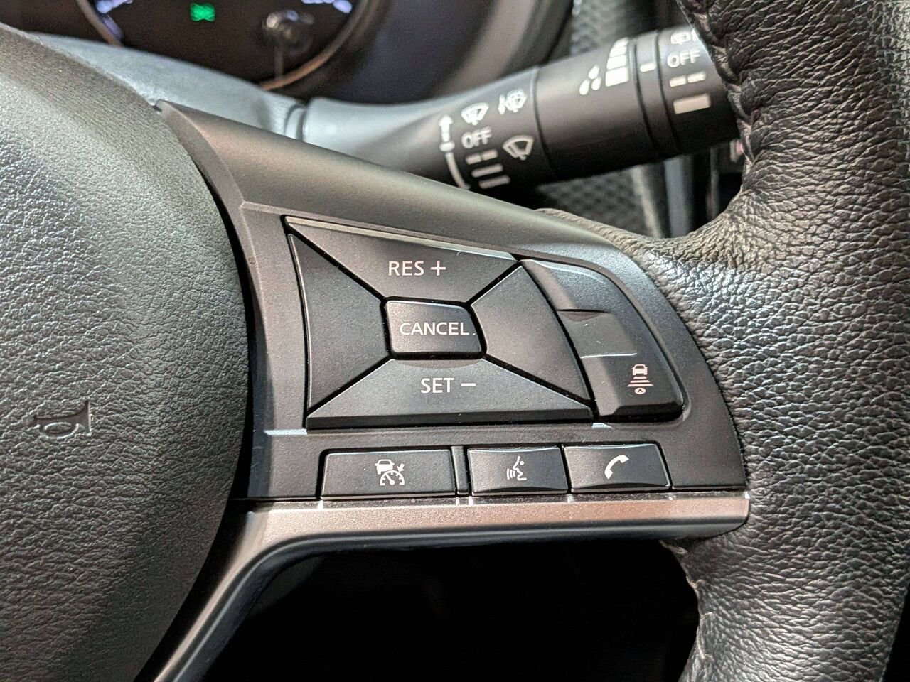 2025 Nissan Kicks Play SV FWD Black Val-David - photo #15