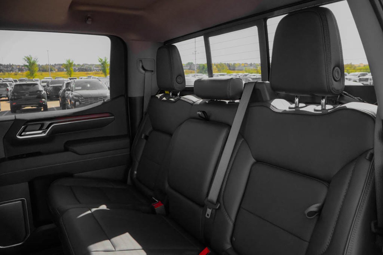 2025 GMC Sierra 1500 4WD Crew Cab 147 Denali White Sherwood Park - photo #33