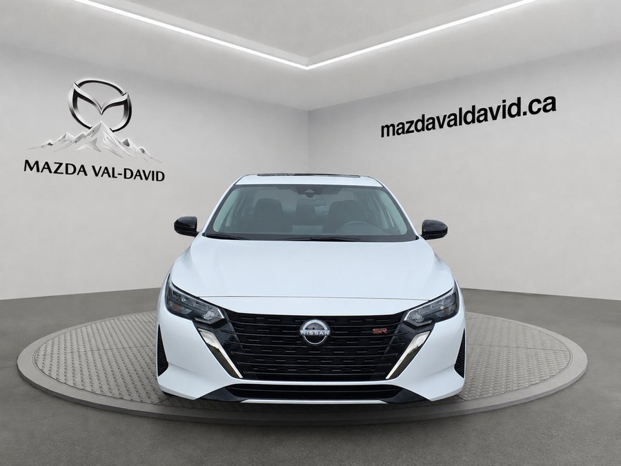 Nissan Sentra SR CVT, toit ouvrant, commande audio au volant, cruise control 2024 Blanc
