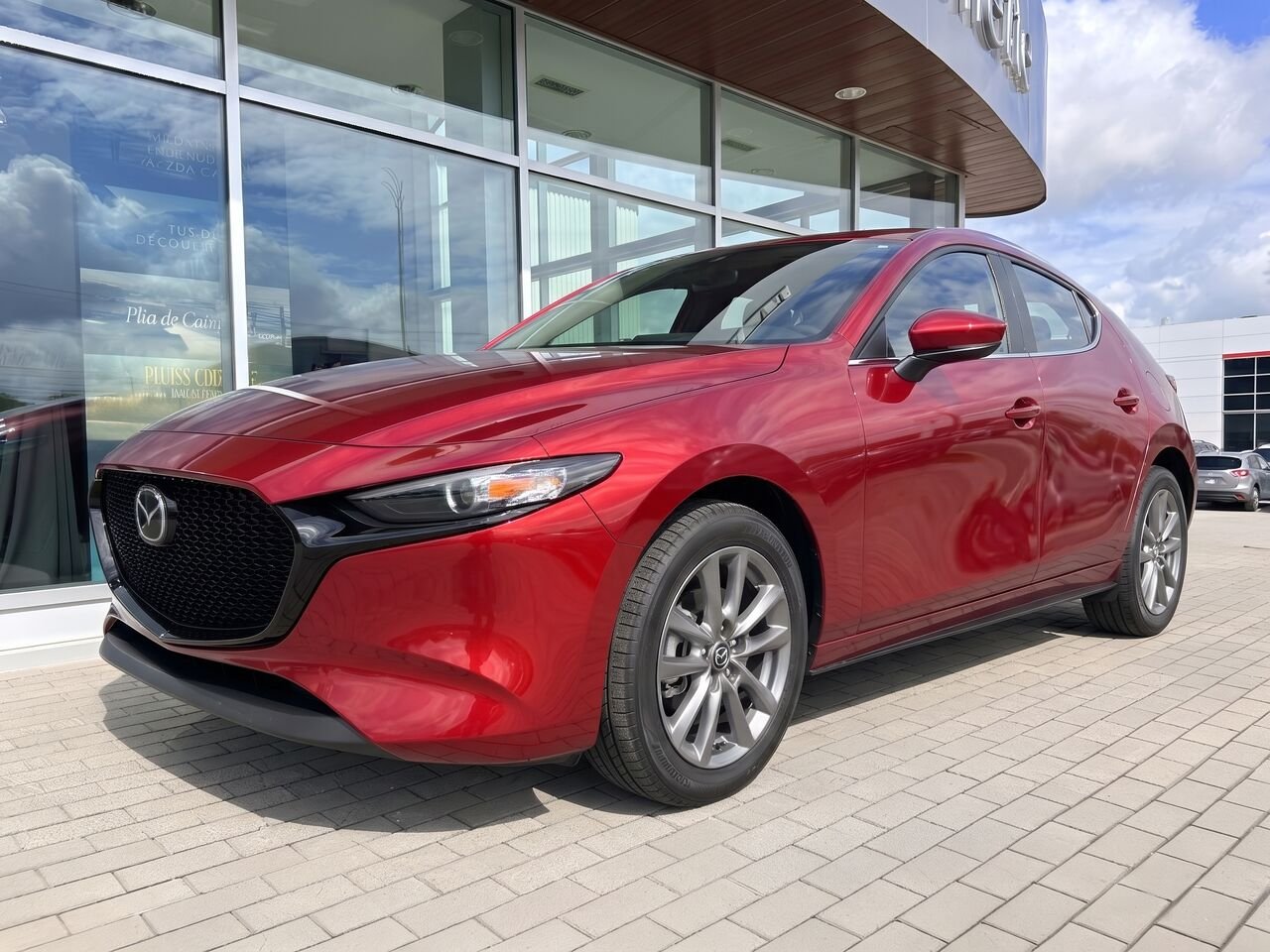 MAZDA Mazda3 Sport 2026 Rouge vibrant cristal métallisé Notre-Dame-des-Prairies - photo #5