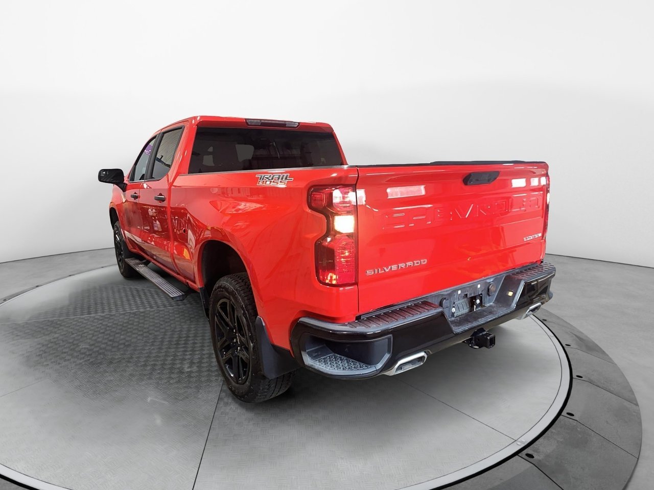 Chevrolet Silverado 1500 Custom Trail Boss 2024 Rouge Baie-Comeau - photo #3