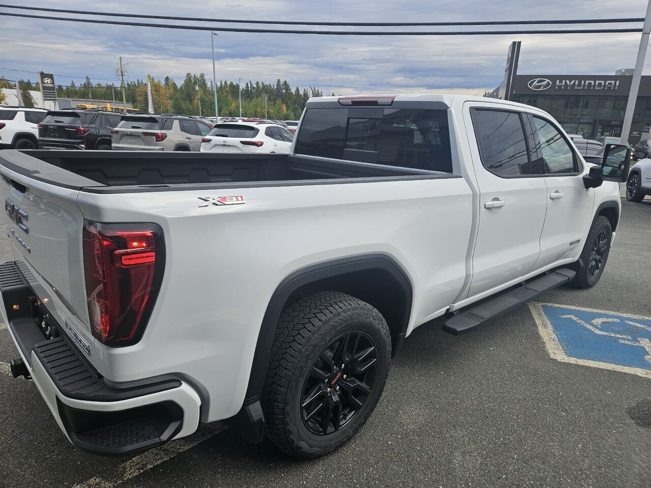 GMC Sierra 1500 Elevation cabine multiplace 4RM 157 po 2026 Blanc sommet Thetford Mines - photo #2