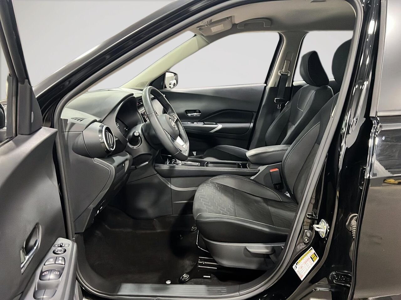 Nissan Kicks Play SV 2025 Noir Québec - photo #8
