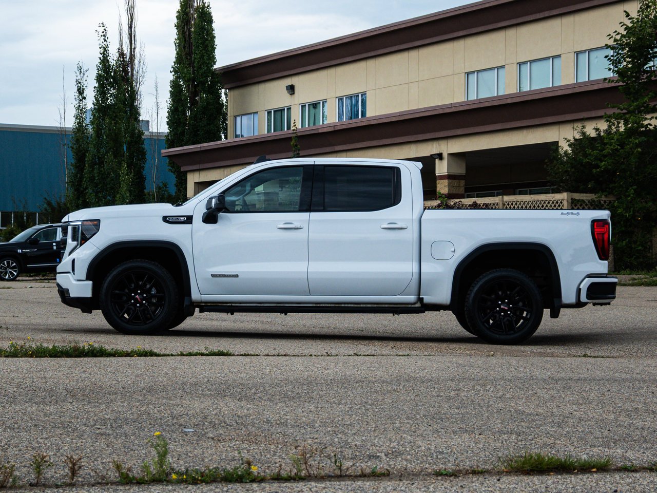 2023 GMC Sierra 1500 4WD Crew Cab 147 Elevation White Sherwood Park - photo #9