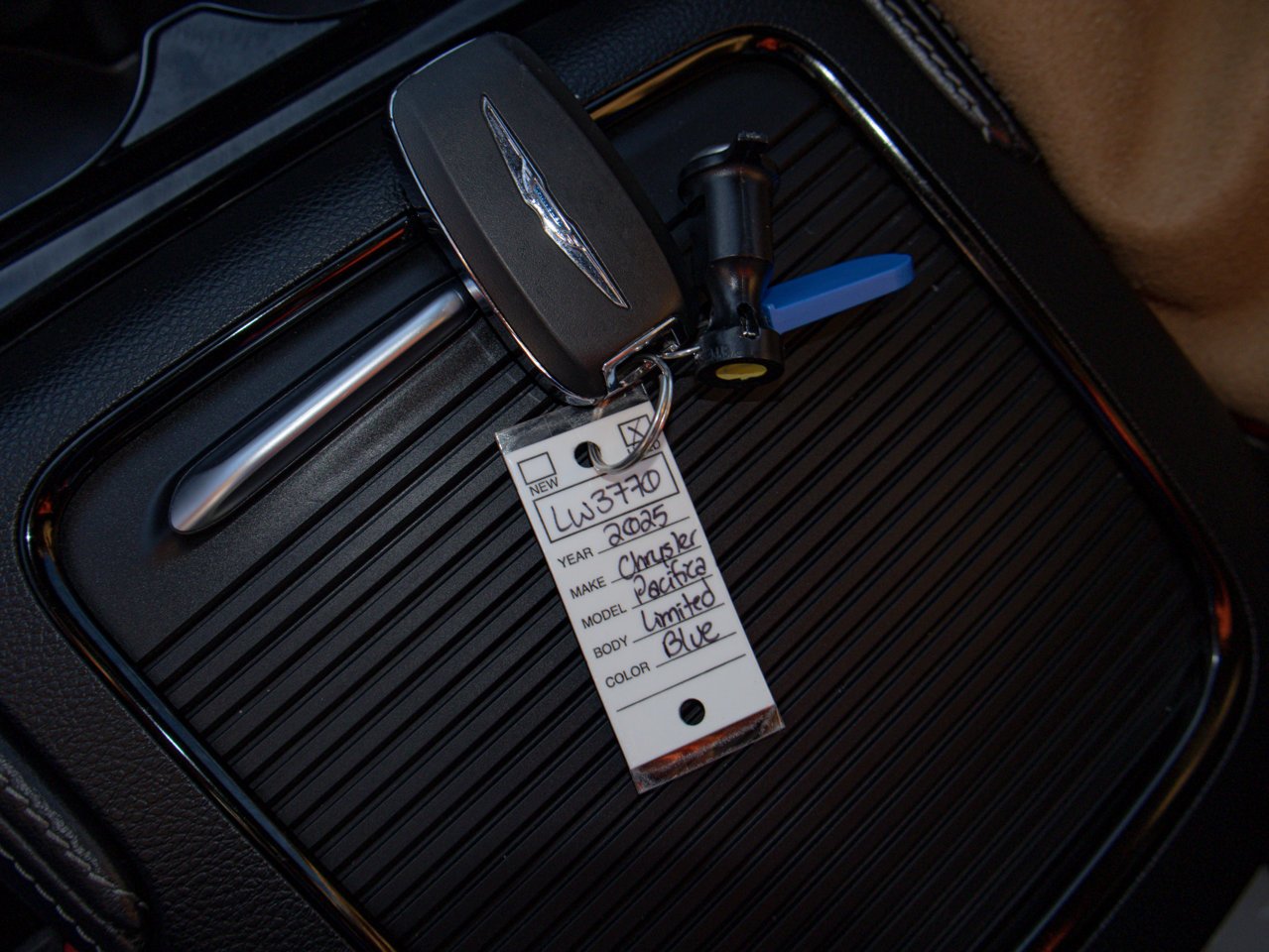 2025 Chrysler Pacifica Limited FWD Blue Sherwood Park - photo #33