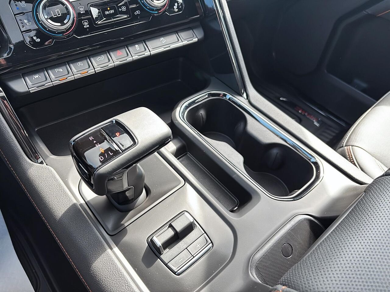 GMC Sierra 1500 AT4 cabine multiplace 4RM 147 po 2026 STERLING METALLISE Saint-Hyacinthe - photo #14