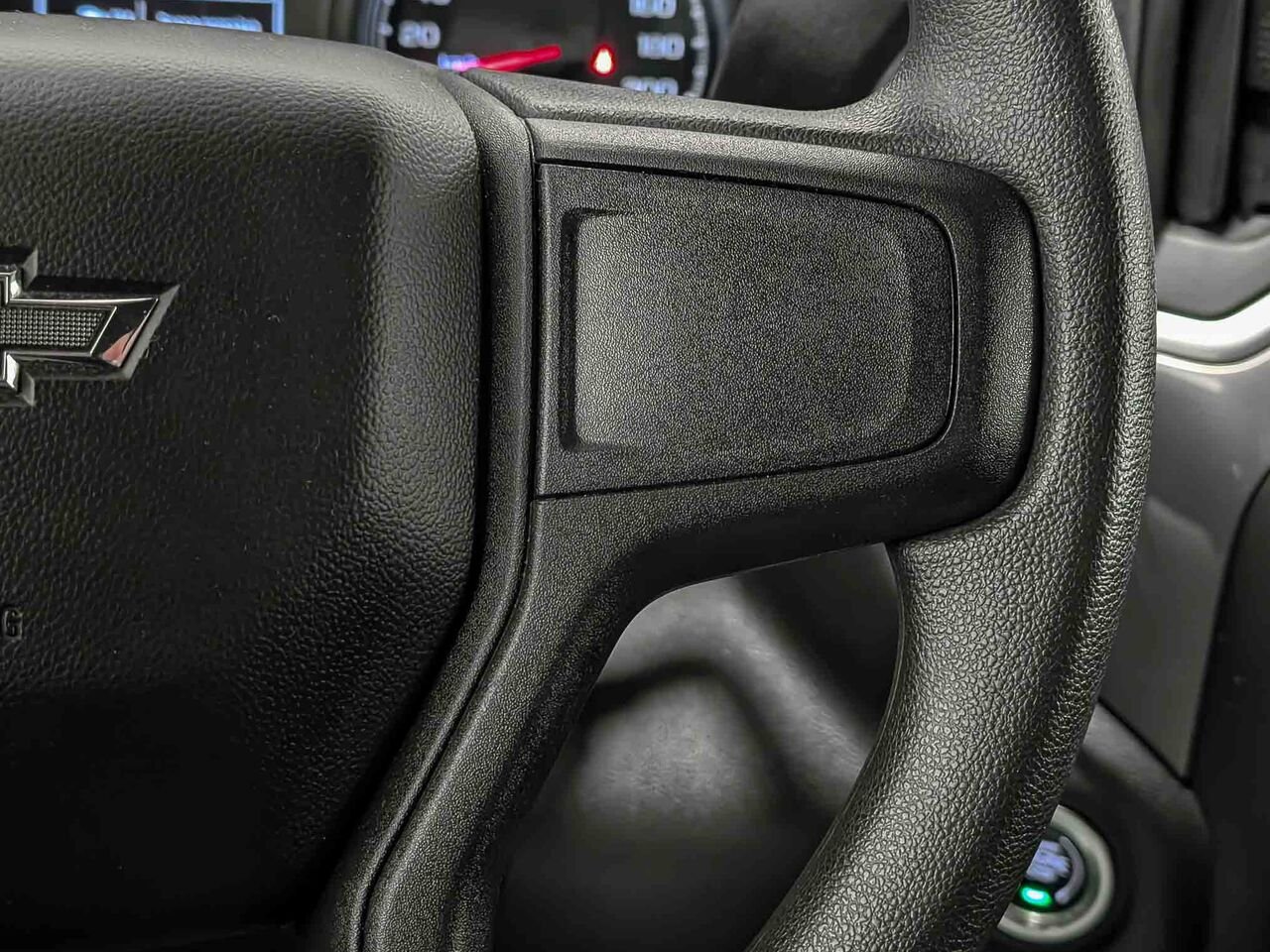 CHEVROLET Silverado 1500 4WD Crew Cab Custom Trail Boss V8 5.3L 6 Places 2023 Noir Sherbrooke - photo #12