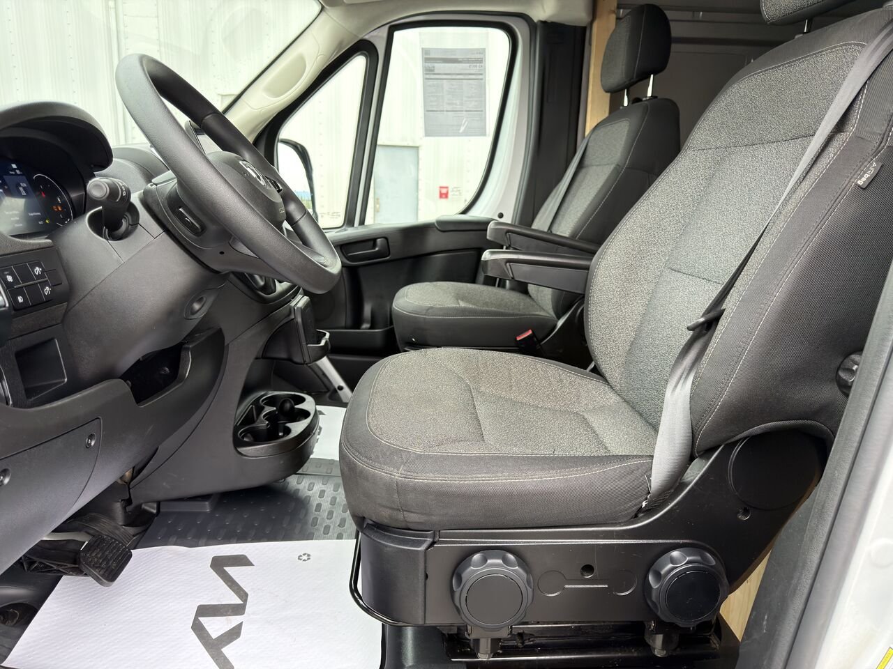2025 Ram ProMaster 3500 Silver Thetford Mines - photo #7