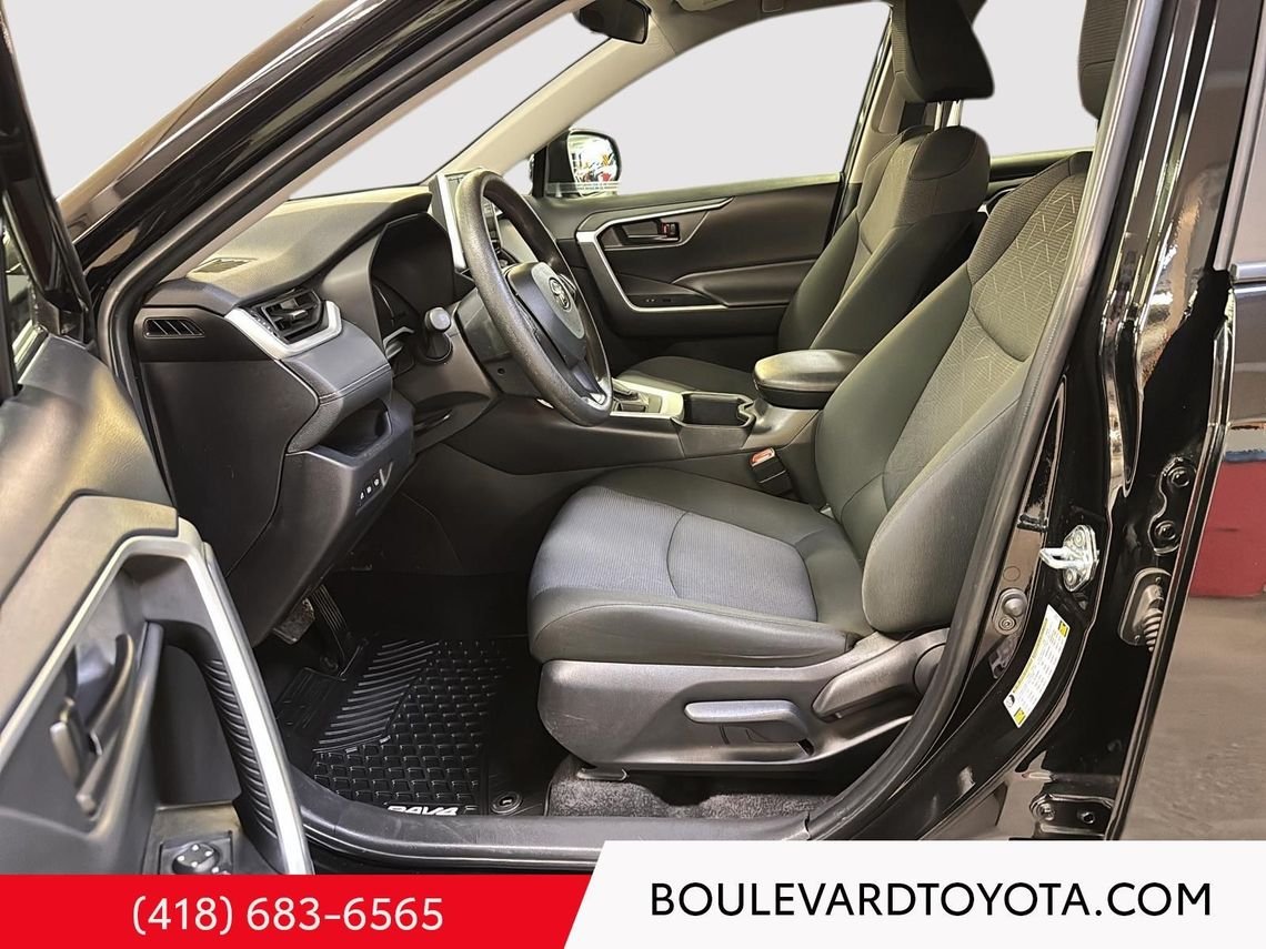 Toyota RAV4 531711-109 | LE 2025 Noir Québec - photo #4