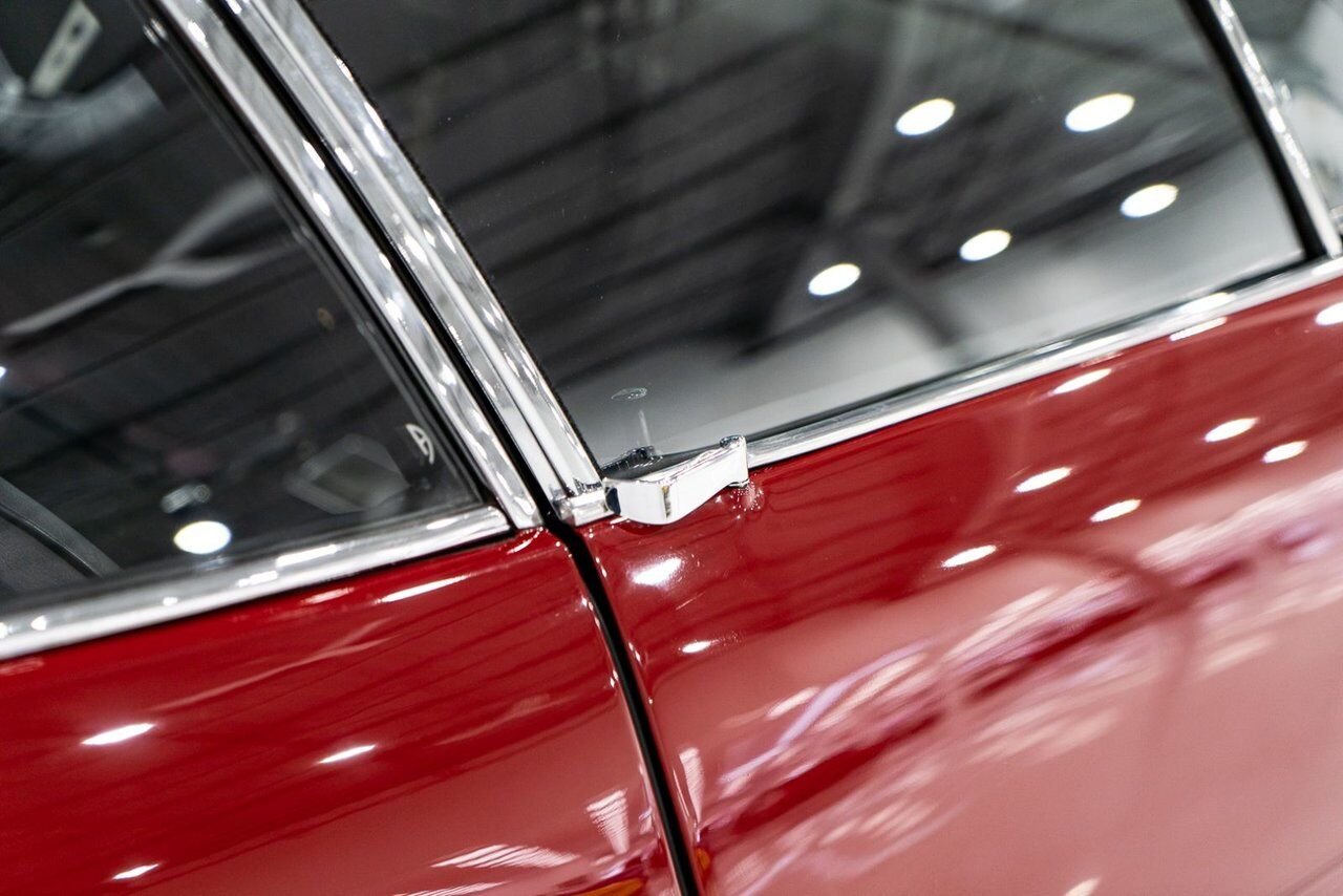 Ferrari 365 GTB4 Daytona 18,301 miles With Orig Books/Tools/ Carbs / Filter Box 1973 Rouge Montréal - photo #57