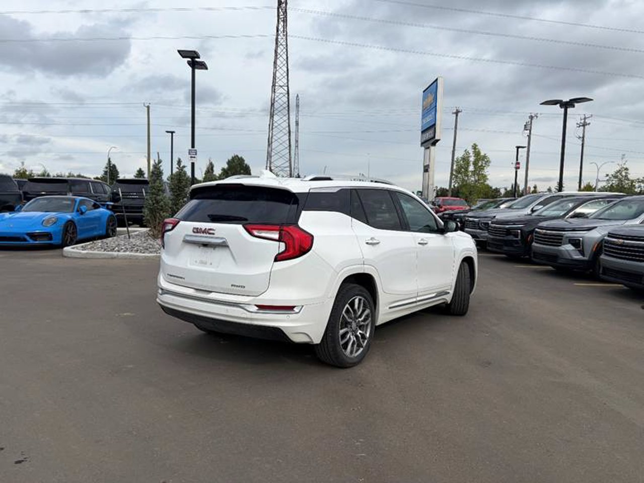 2024 GMC Terrain AWD 4dr Denali White Sherwood Park - photo #4