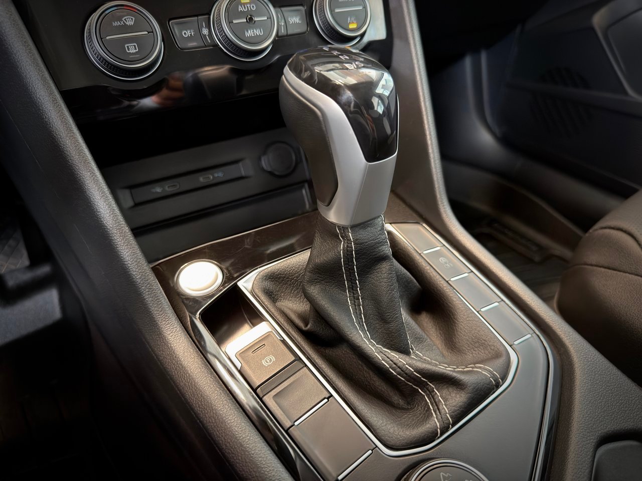 Volkswagen Taos 2023 Argent Notre-Dame-des-Prairies - photo #29