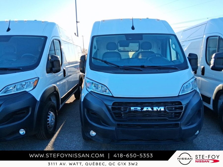 Ram ProMaster fourgonnette utilitaire 2500 Tradesman toit élevé 136 po avec siège passager 2026 Blanc