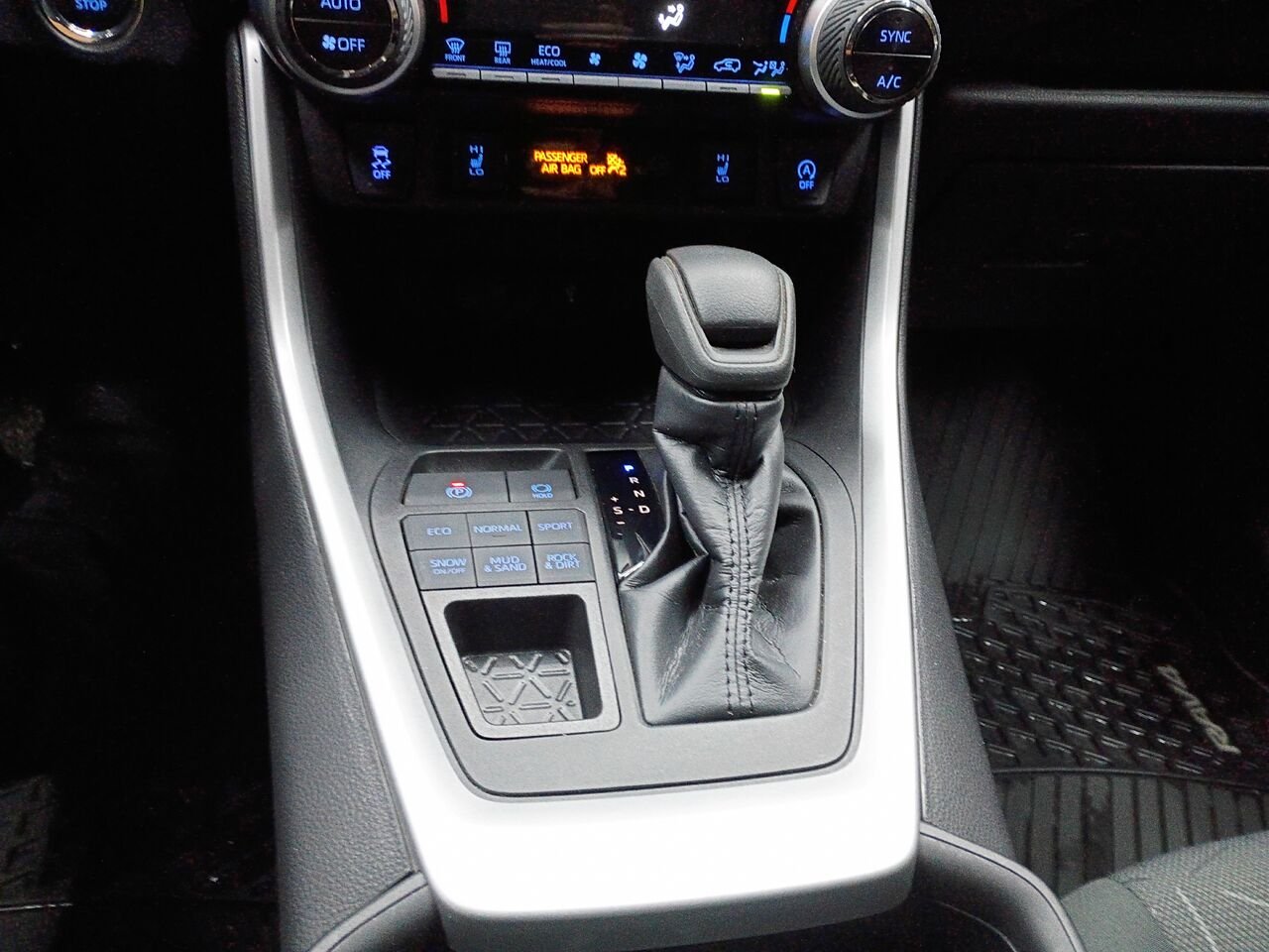 2022 Toyota RAV4 Red Blainville - photo #29
