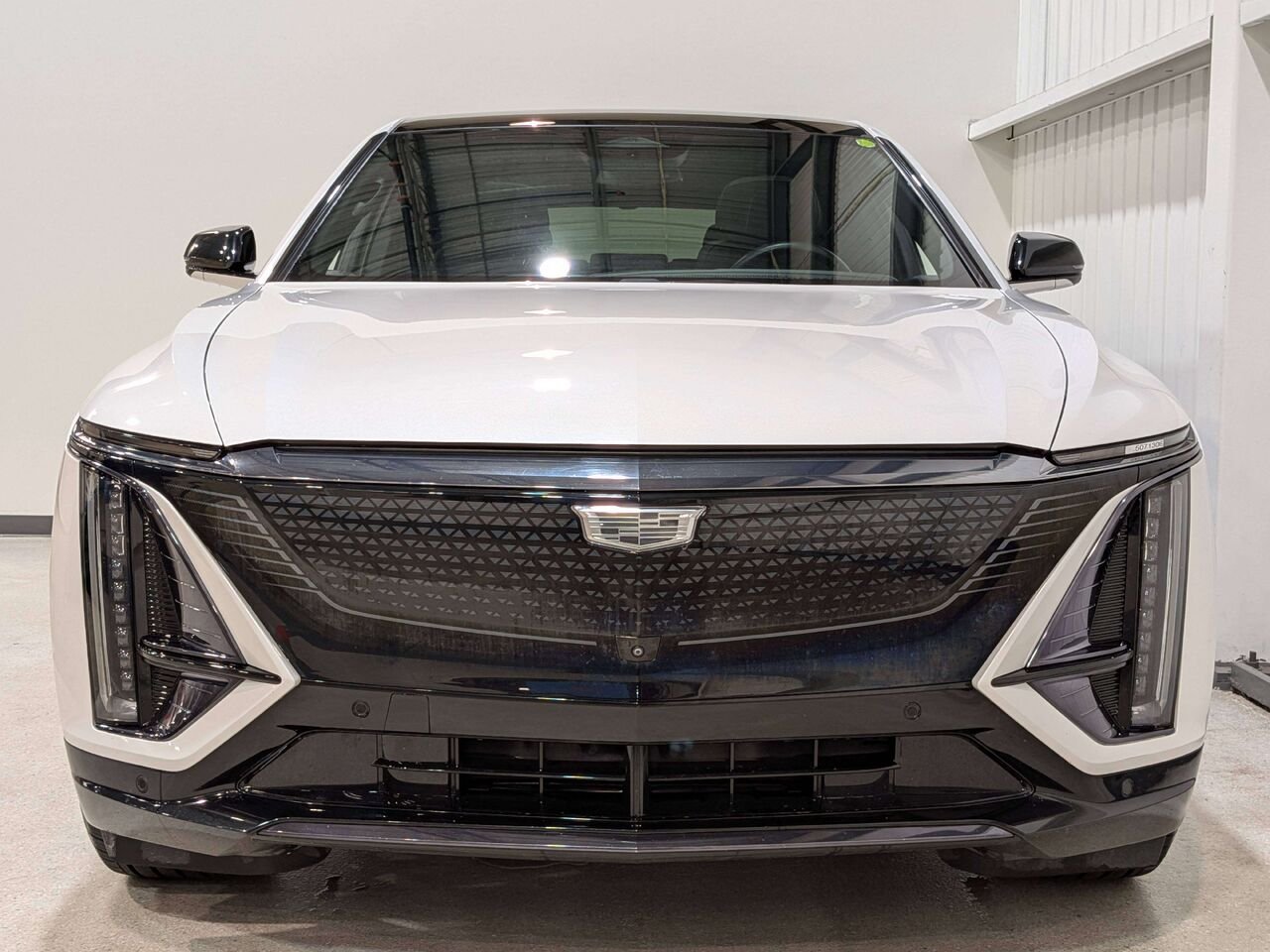 2024 Cadillac LYRIQ 4dr Sport w/1SJ White Mirabel - photo #3