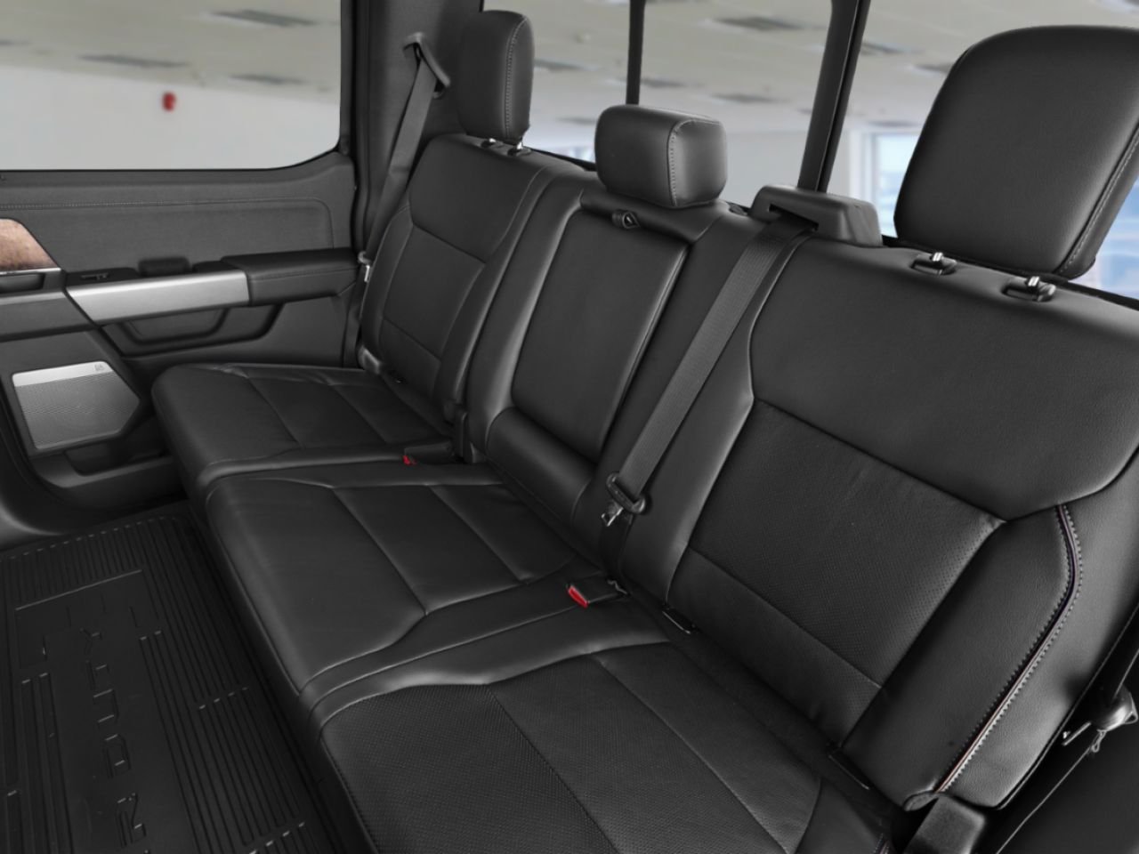 2026 Ford Super Duty F-250 SRW Carbonized Grey Metallic Mont-Laurier - photo #4