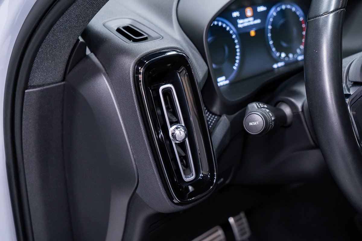 Volvo XC40 T5 R-DESIGN CLIMAT ADVANCED HARMAN KARDON 2022 Argent Montréal - photo #10