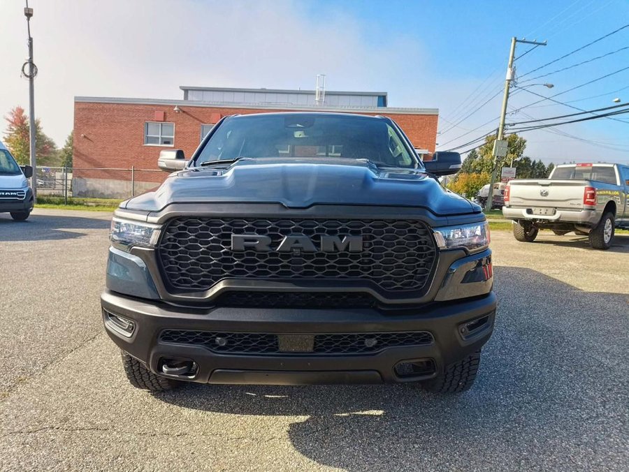 RAM 1500 Rebel cabine d'équipe 4x4 caisse de 5 pi 7 po 2026 Bleu