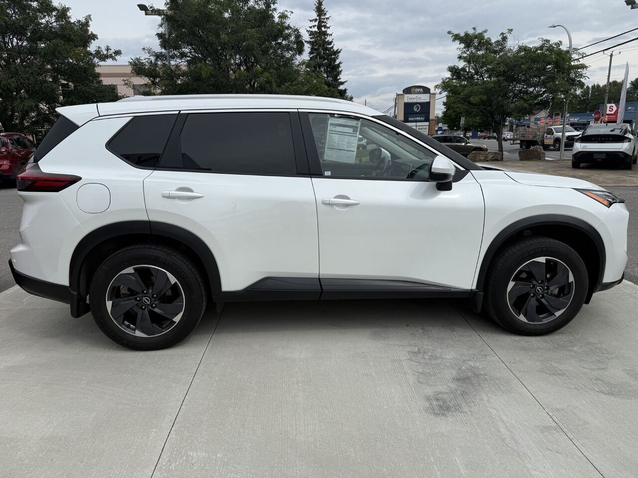 2024 Nissan Rogue SV AWD White Châteauguay - photo #6