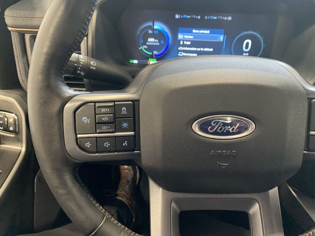 Ford F-150 Lightning LARIAT LARIAT + GROSSE BATTERIE +CUIR + TOIT PANO, REMORQ MAX 2023 Argent Châteauguay - photo #43