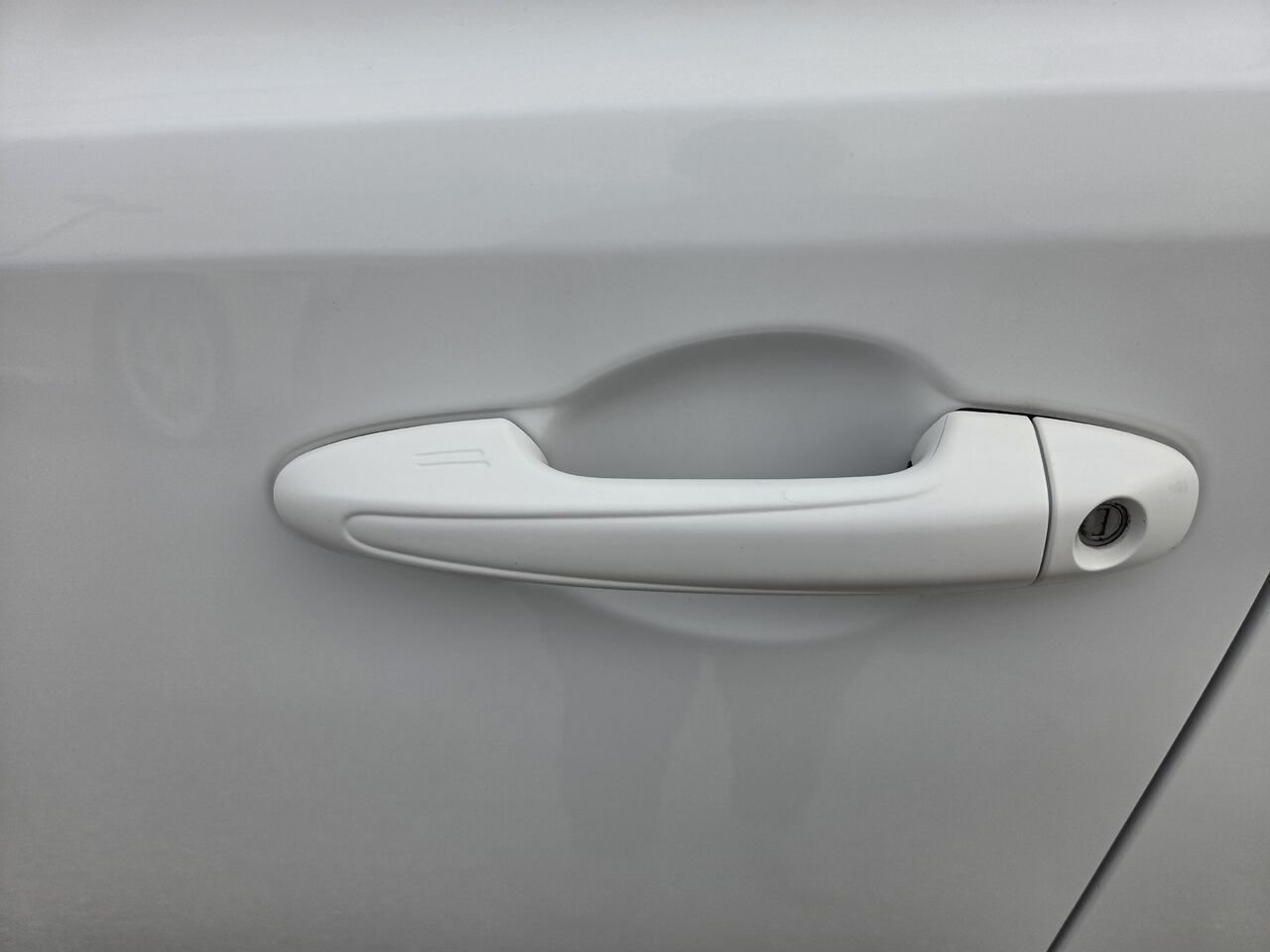 Toyota RAV4 Hybride 2016 Blanc Mont-Laurier - photo #9