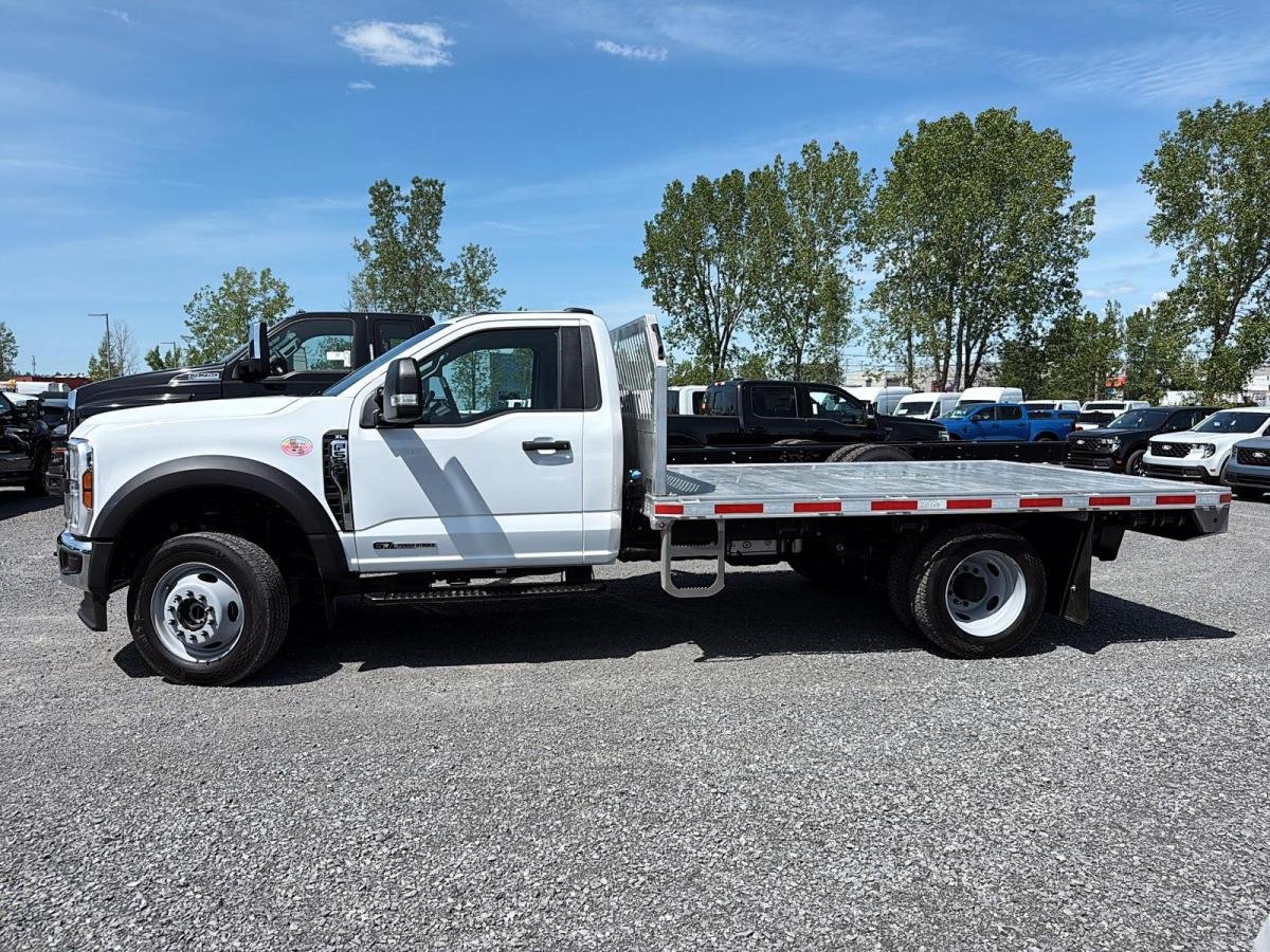 2026 Ford Super Duty F-550 DRW Oxford White Saint-Jérôme - photo #1