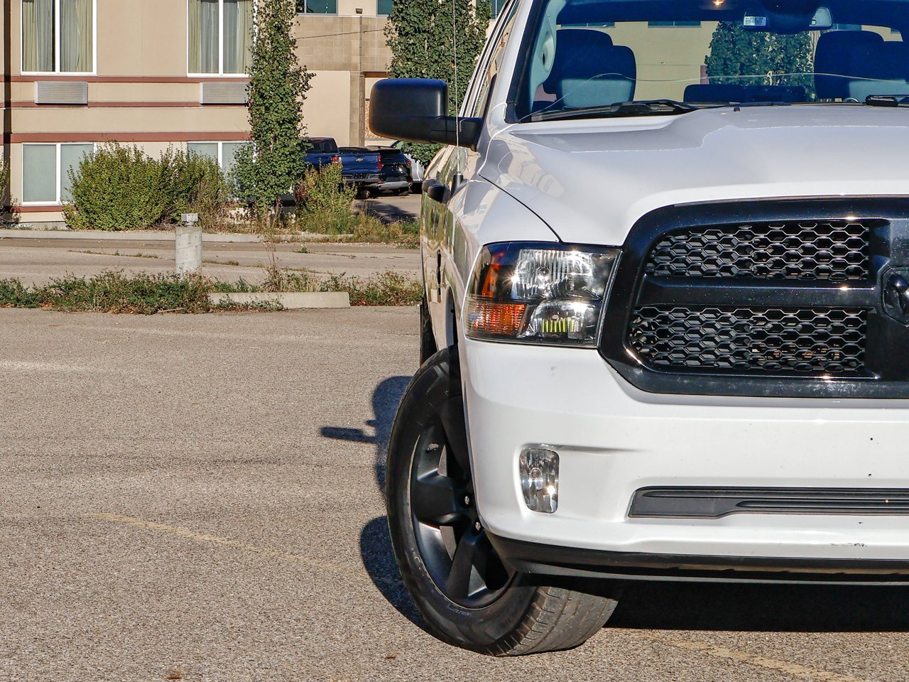 2022 Ram 1500 Classic Express 4x4 Quad Cab 6'4 Box White Sherwood Park - photo #5