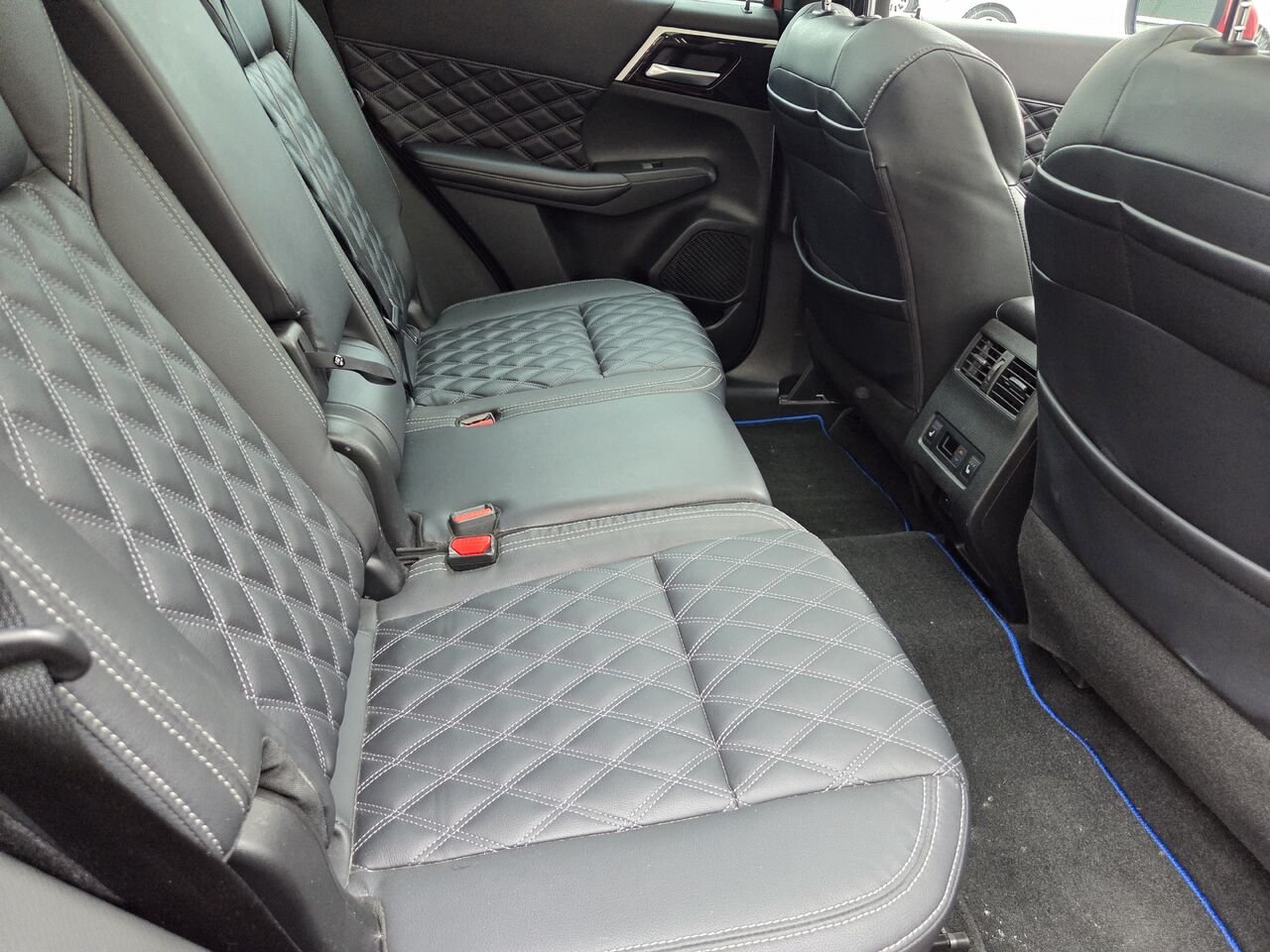 2023 MITSUBISHI Outlander Plug-In Hybrid Red Mont-Laurier - photo #13
