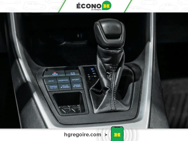 2019 Toyota Rav 4 White Laval - photo #17
