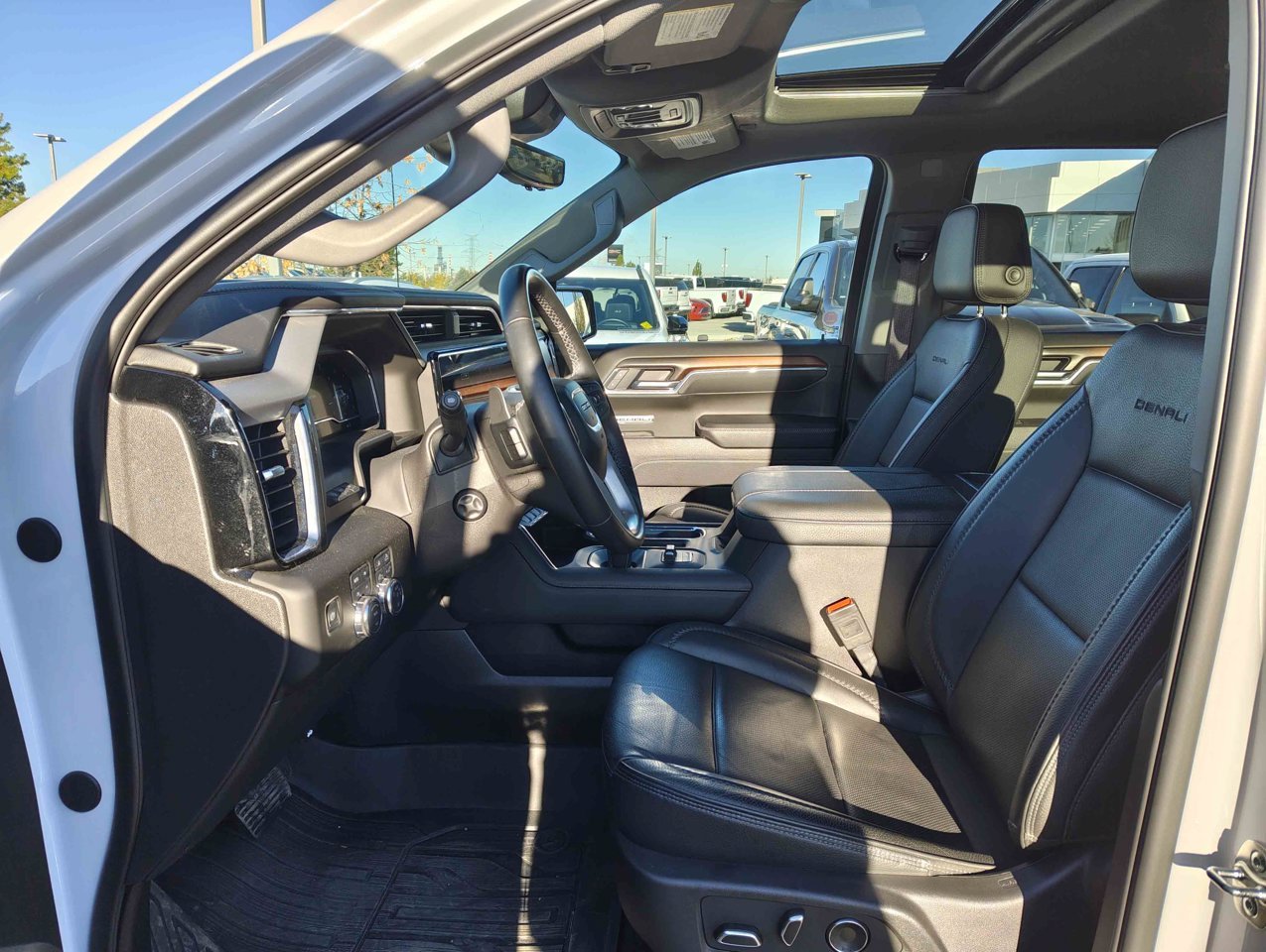 2025 GMC Sierra 1500 4WD Crew Cab 147 Denali White Sherwood Park - photo #6