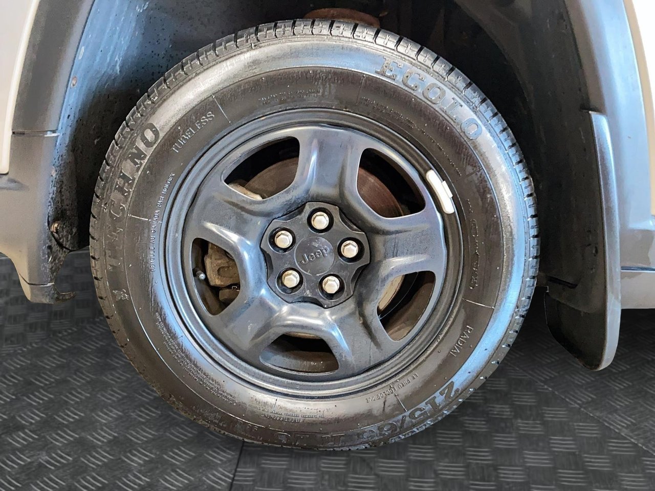 Jeep Compass NIV 3C4NJDAB1JT265170 2018 Gris Chicoutimi - photo #5