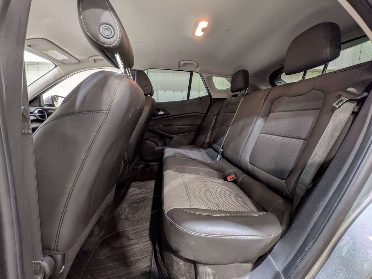 2025 Chevrolet Trax FWD 4dr LT Grey Val-David - photo #10