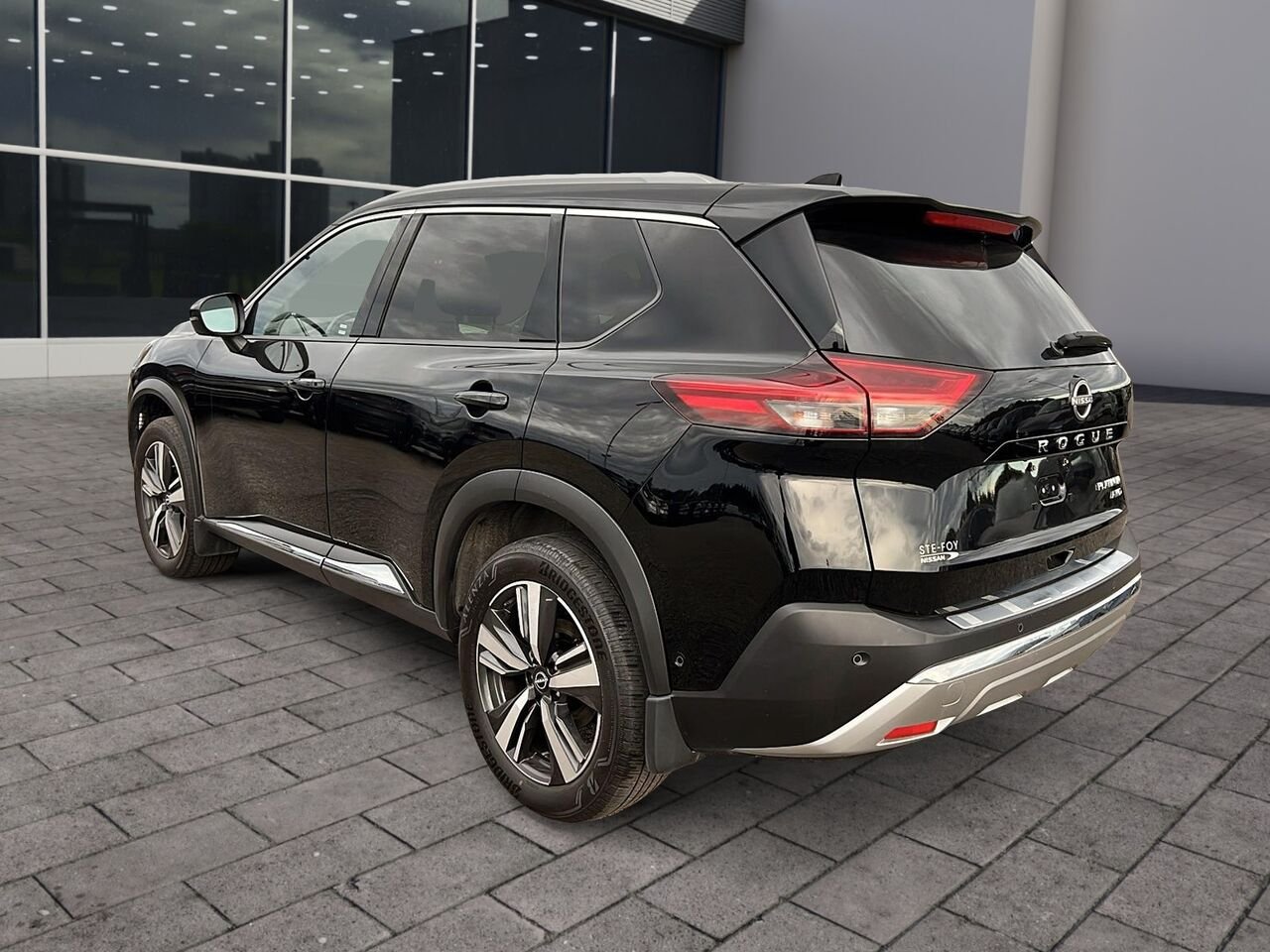 Nissan Rogue PLATINE 2023 Noir Québec - photo #3
