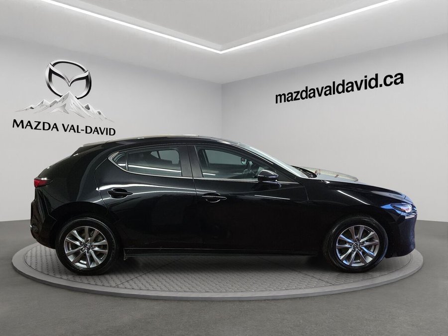 Mazda Mazda3 Sport GS TA BA, VOLANT CHAUFFANT, TOIT OUVRANT, SIÈGES ÉLECTRIQUES 2024 Noir