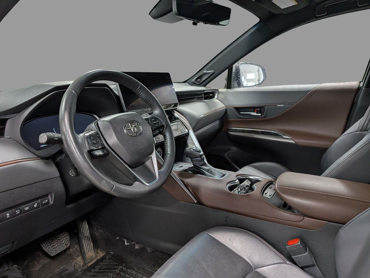 Toyota Venza Hybride LIMITED/AWD/SIÈGES CHAUFFANTS/TOIT PANORAMIQUE FIXE/VOLANT CHAUFFANT/BLUETOOTH/AC BIZONE 2023 Noir céleste Sherbrooke - photo #9