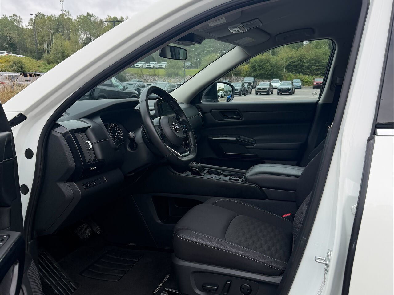 Nissan Pathfinder 2024 Blanc Mont-Laurier - photo #5