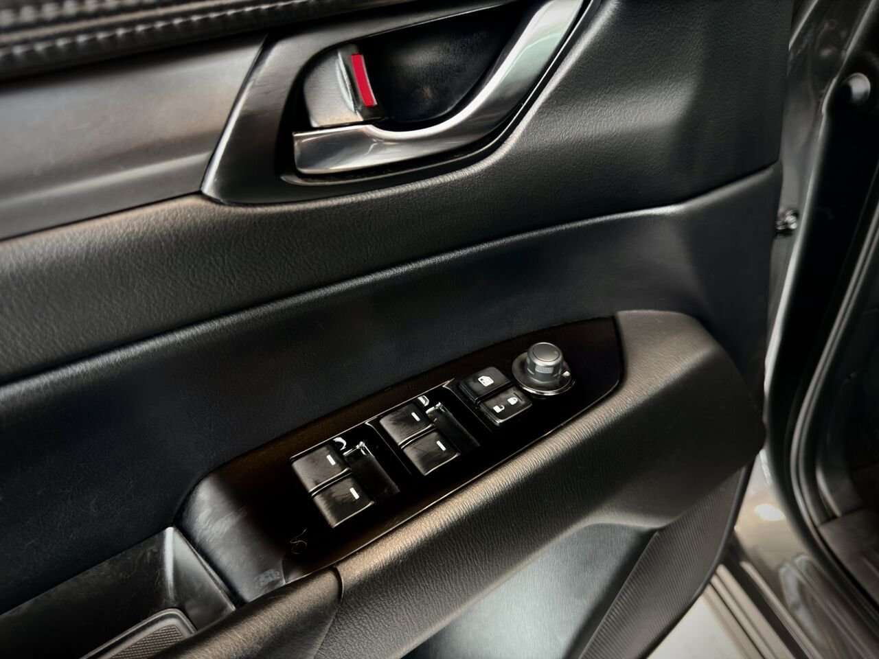 2022 Mazda CX-5 Grey Notre-Dame-des-Prairies - photo #24