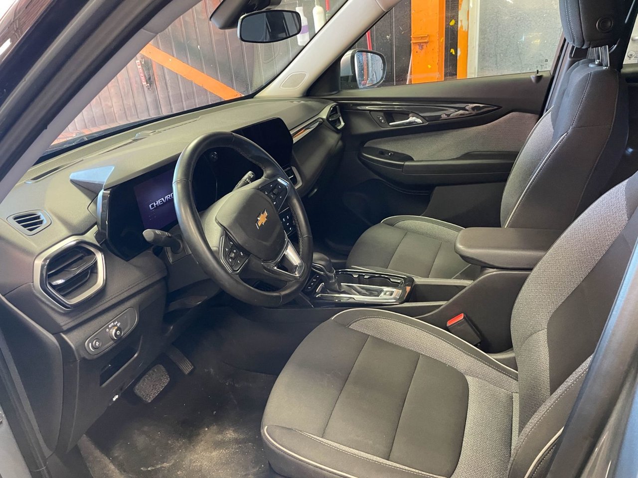 2025 Chevrolet Trailblazer LT AWD *SIÈGES CHAUFF* CARPLAY ALERTES WIFI USB Grey Saint-Jérôme - photo #2