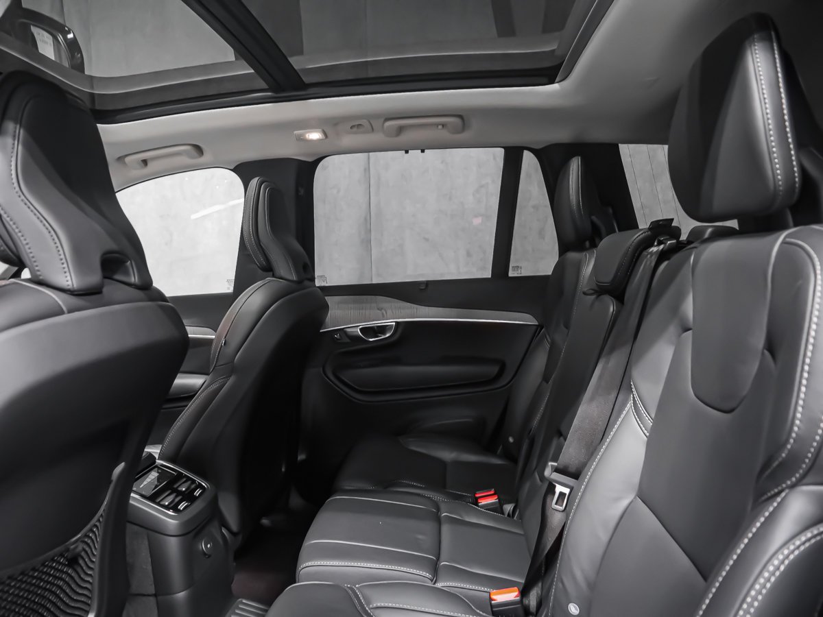 Volvo XC90 Plug-In Hybrid T8 ULTRA BRIGHT 2025 Noir Montréal - photo #12