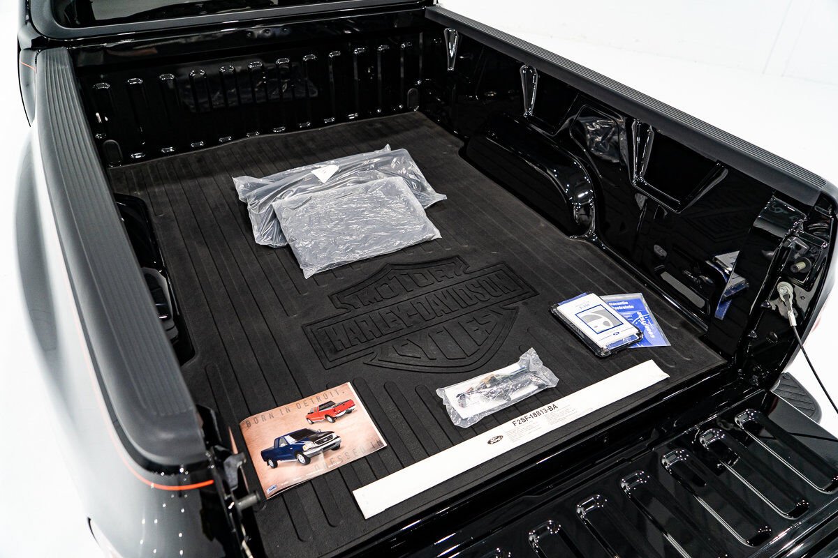 Ford F-150 Harley Davidson Edition In Delivery Packaging 2000 Noir Montréal - photo #33